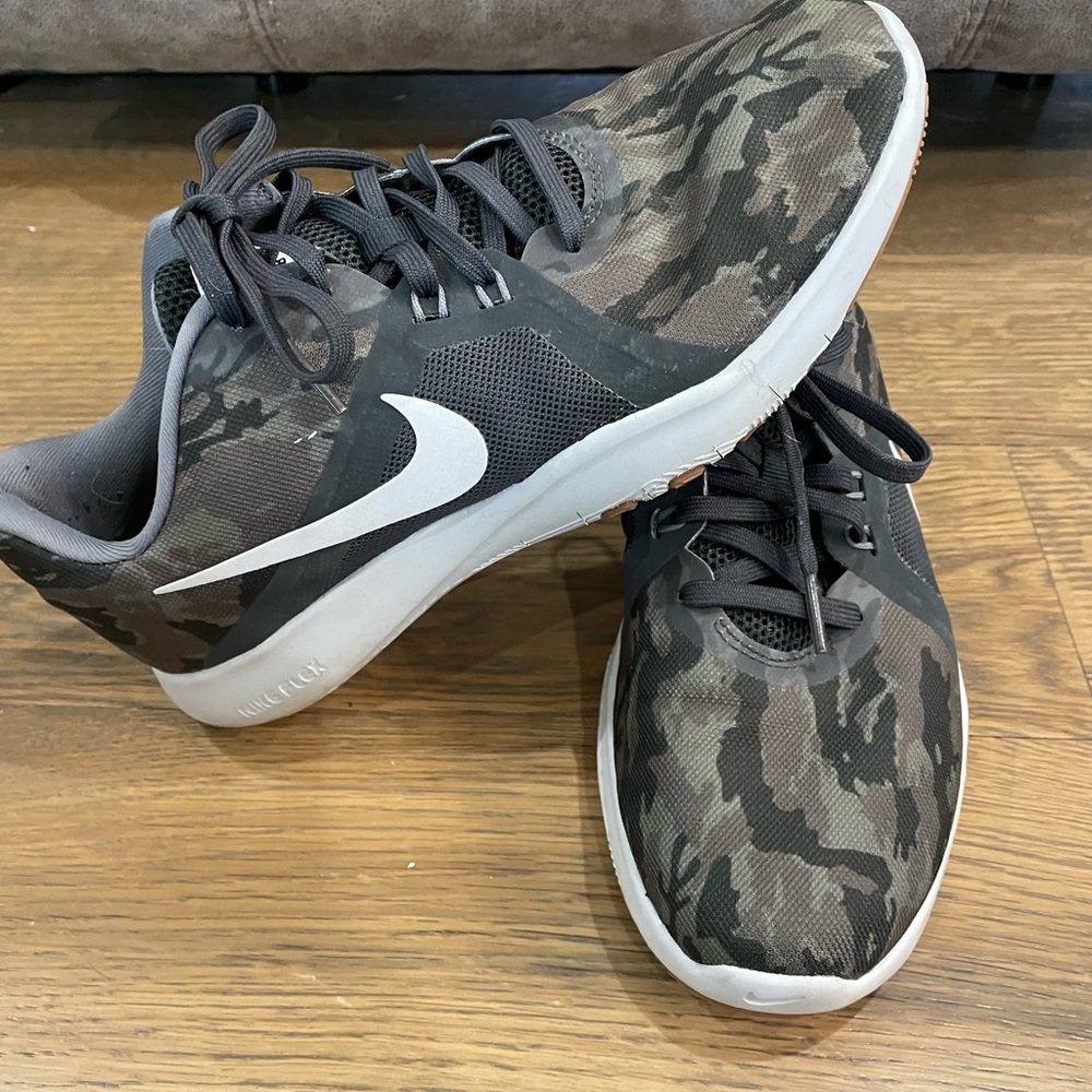 Nike Flex Camo Sneakers sz 7